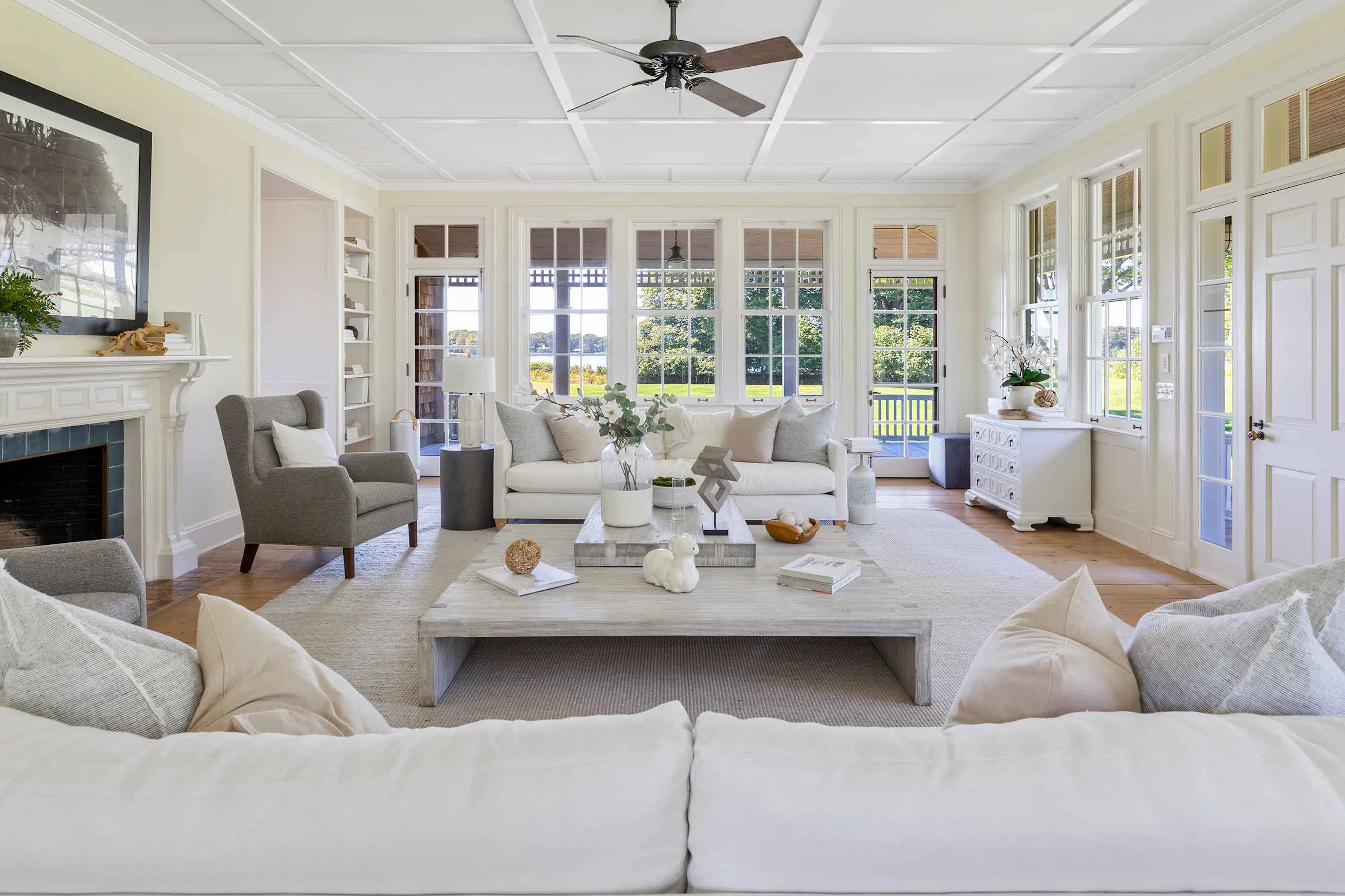 Meridith-Baer-Home-Home-Hamptons-Estate-Transitional-Briar-Patch-Living-Room
